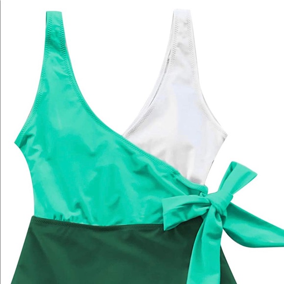 Green color block women’s swim suit - Picture 4 of 4
